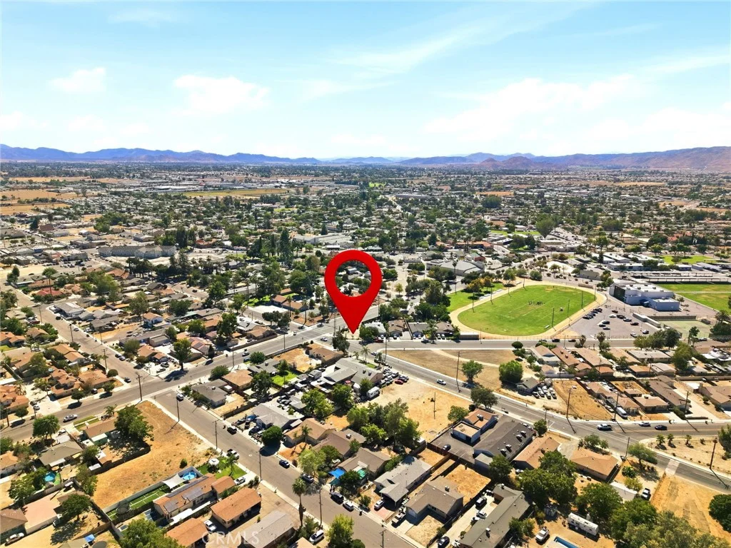 W Washburn Avenue, San Jacinto, CA 92583