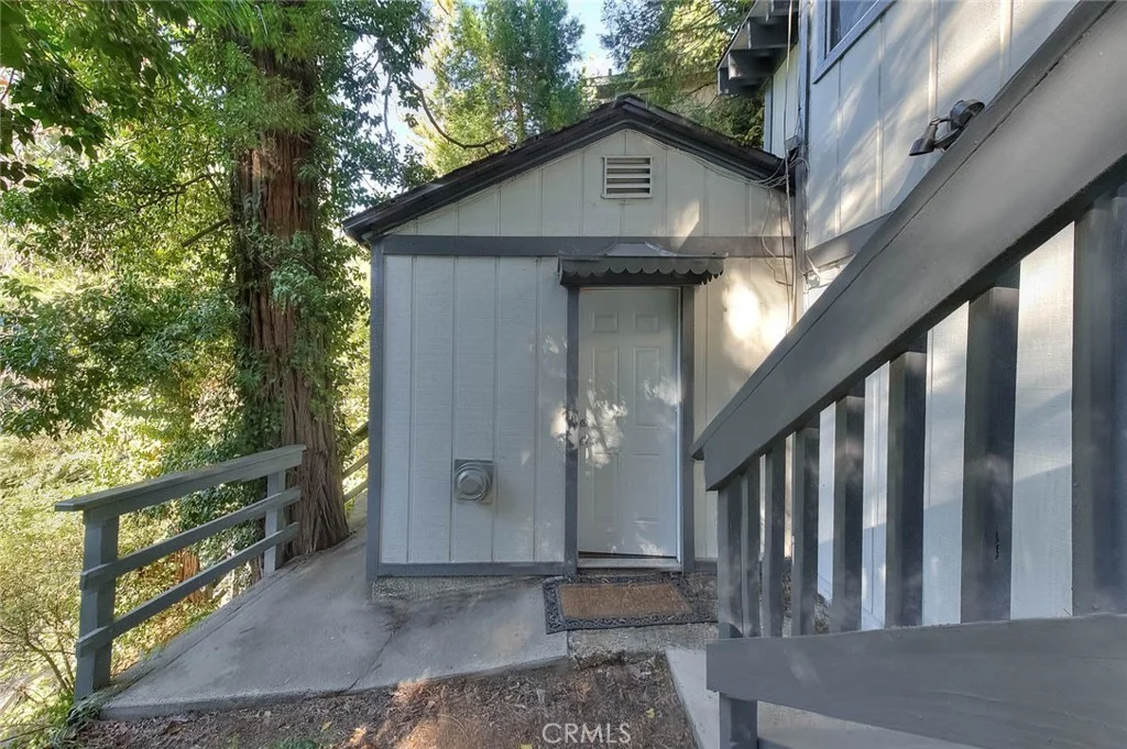 23775 Bowl Rd, Crestline, CA 92325