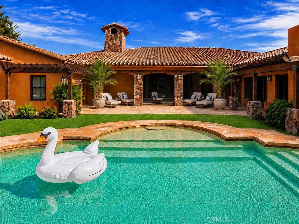 725 Dogwood Cir W, Palm Springs, CA 92264