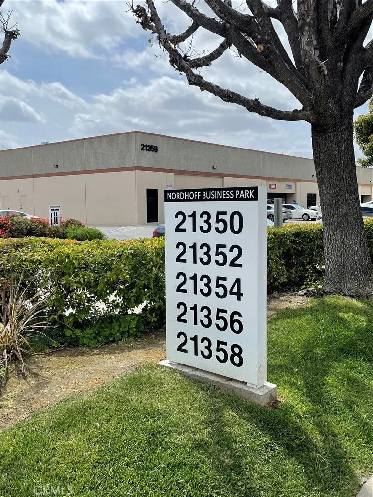 21350 Nordhoff Street Unit 107, Chatsworth, CA 91311