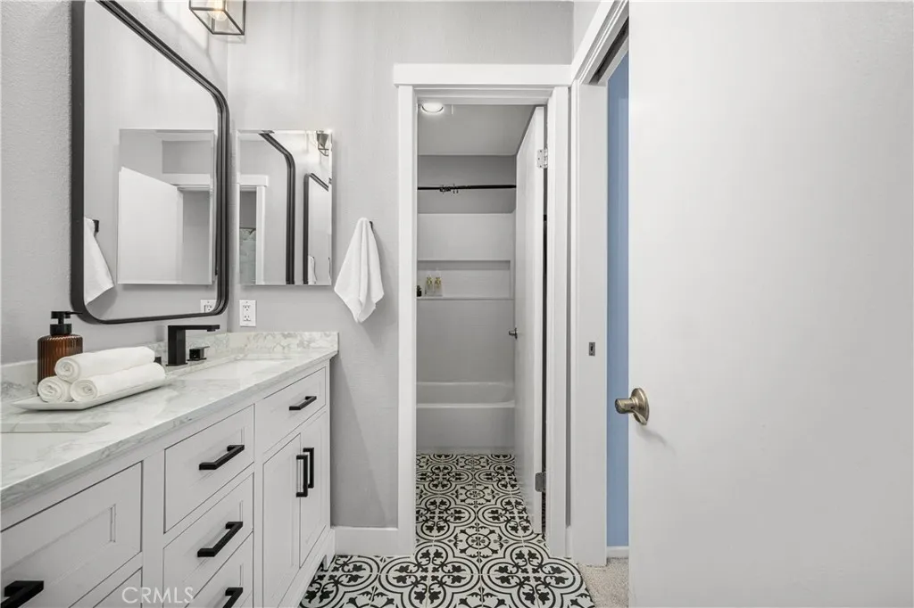 Additional image 99 of 2061 Chatsworth Blvd Unit 5, San Diego, CA 92107