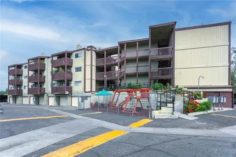 5850 Benner Street Unit 301, Los Angeles, CA MLS: AR25085838