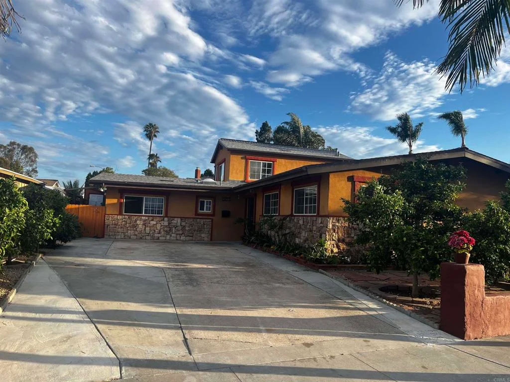2677 Luna Avenue, San Diego, CA 92117