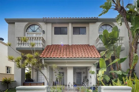 515 N Gertruda Avenue Unit 9, Redondo Beach, CA 90277 - MLS#: SB25057764
