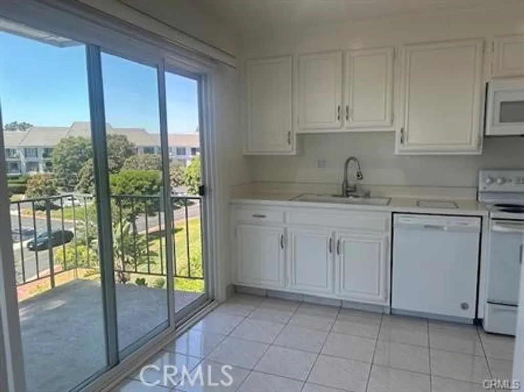 Additional image 9 of 102 Scholz Plz Unit 228, Newport Beach, CA 92663