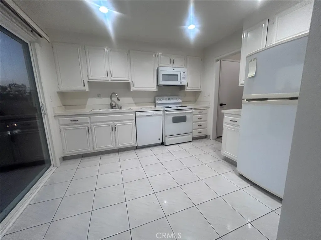 Additional image 12 of 102 Scholz Plz Unit 228, Newport Beach, CA 92663