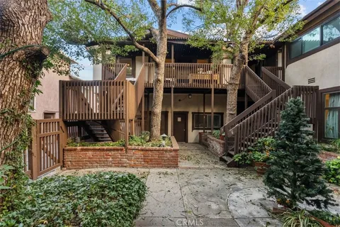 15457 Moorpark Street Unit 8, Sherman Oaks, CA MLS: SR25001626