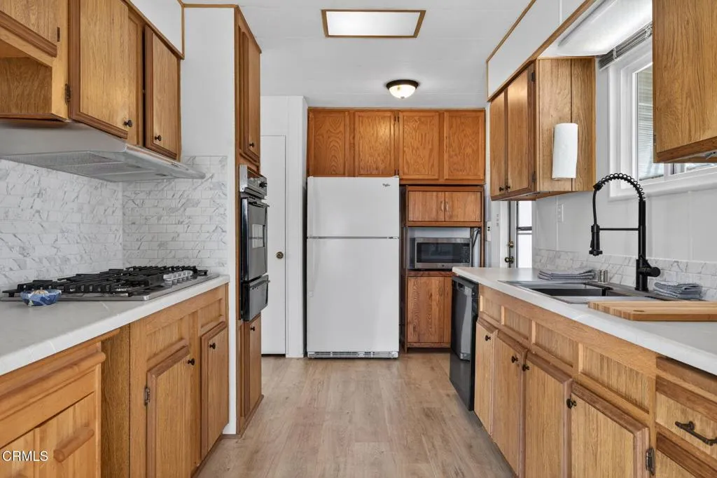 Additional image 62 of 6 Wisteria Way Unit 6, Ventura, CA 93004