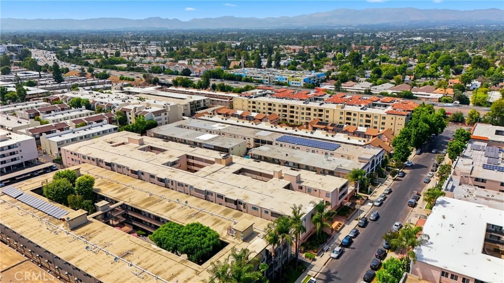 5429 Newcastle Ave Unit 303, Encino, CA 91316