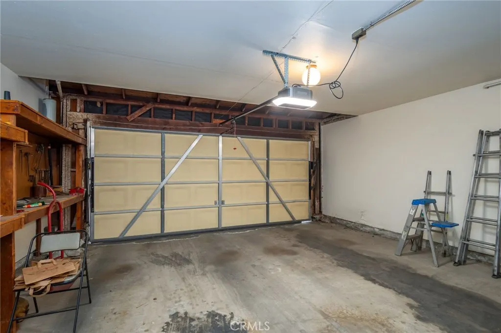 18319 Collins Street Unit 19, Tarzana, CA 91356