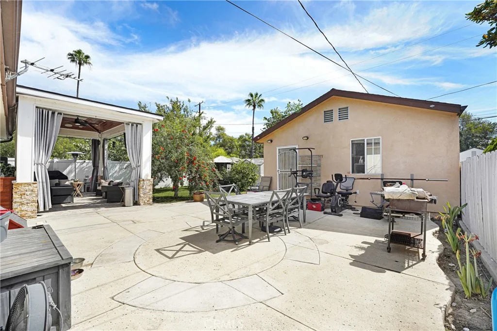 5854 Satsuma Ave, North Hollywood, CA 91601