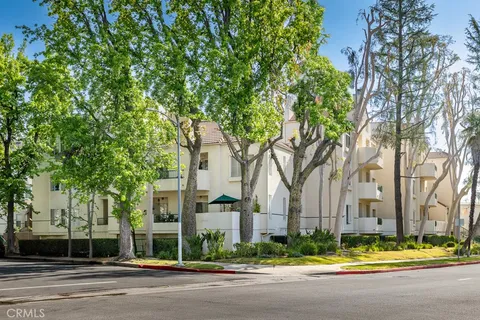 5420 Sylmar Avenue Unit 321, Sherman Oaks, CA MLS: SR25063170