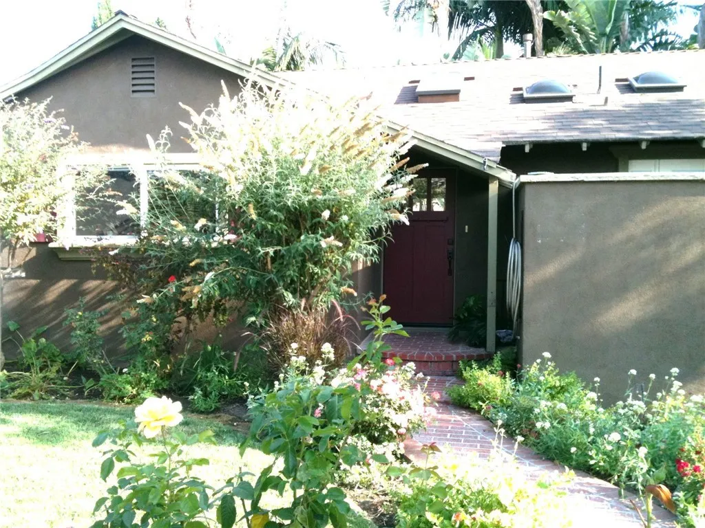 1224 E Commonwealth Ave  