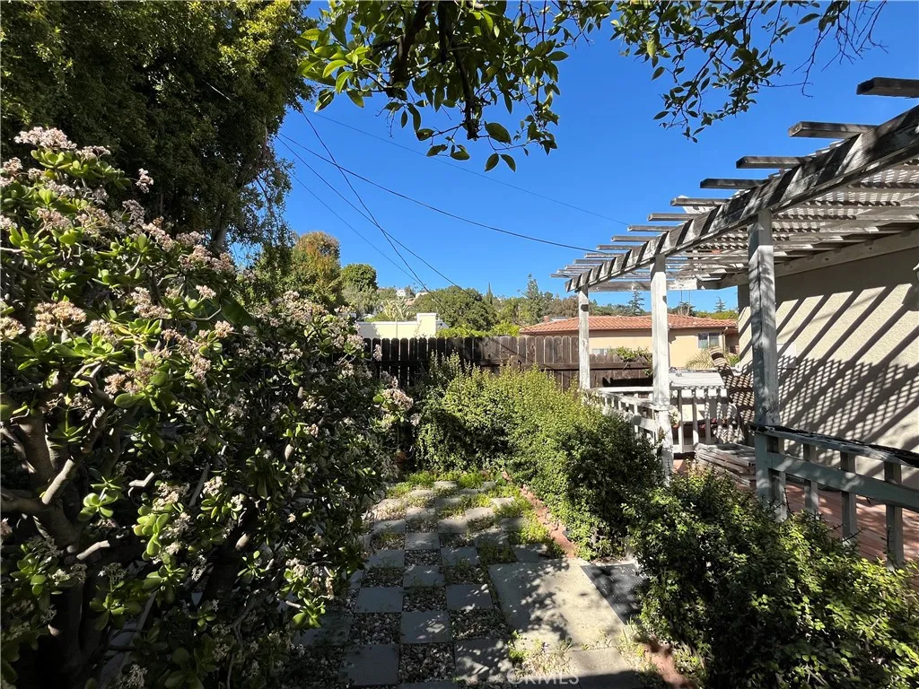 2051 N Catalina street, Los Angeles, CA 90027