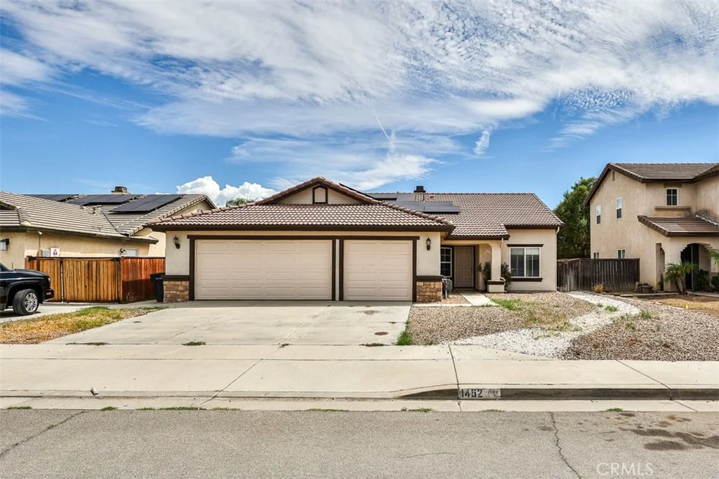 1452 Hummingbird Way, Hemet, CA 92545