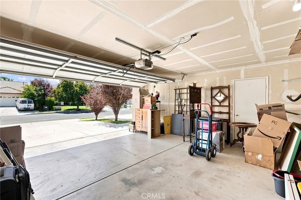 10604 Victoria Falls Avenue, Bakersfield, CA 93312