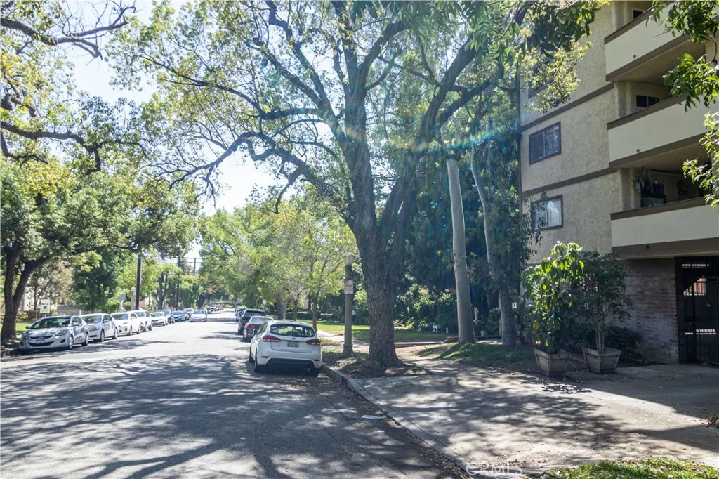 1339 N Columbus Ave Unit 106, Glendale, CA 91202