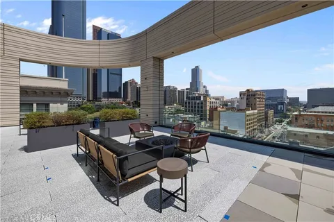 400 S Broadway Unit 2004, Los Angeles, CA MLS: CV25109307