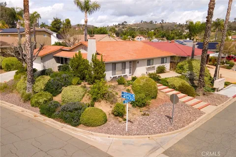 23720 Schooner Drive, Canyon Lake, CA 92587 - MLS#: IV25070279