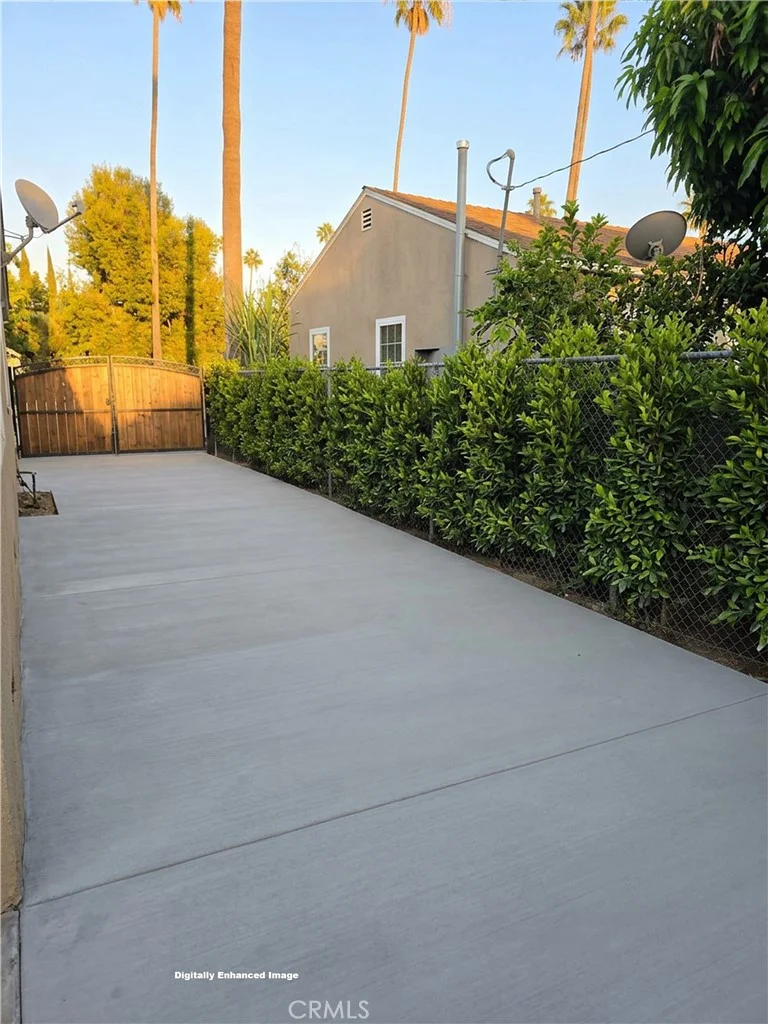 1906 S Broadway, Santa Ana, CA 92707