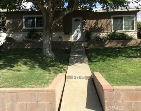 2705 Pomona Street, Bakersfield, CA 93305 - MLS#: DW25001256