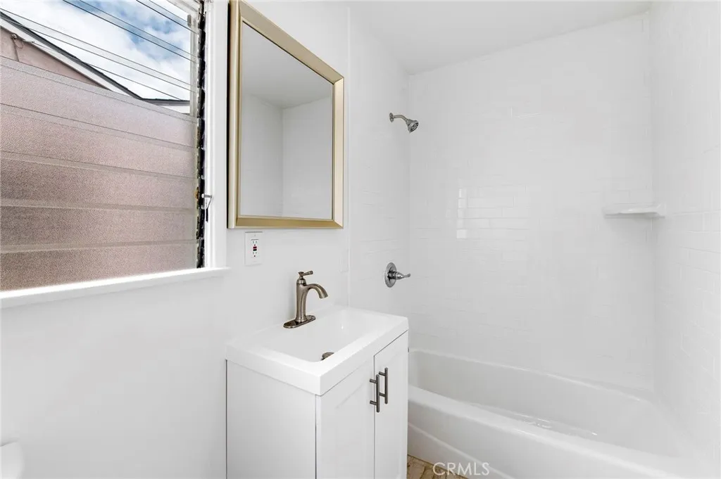 Additional image 21 of 956 S Oak St, Inglewood, CA 90301