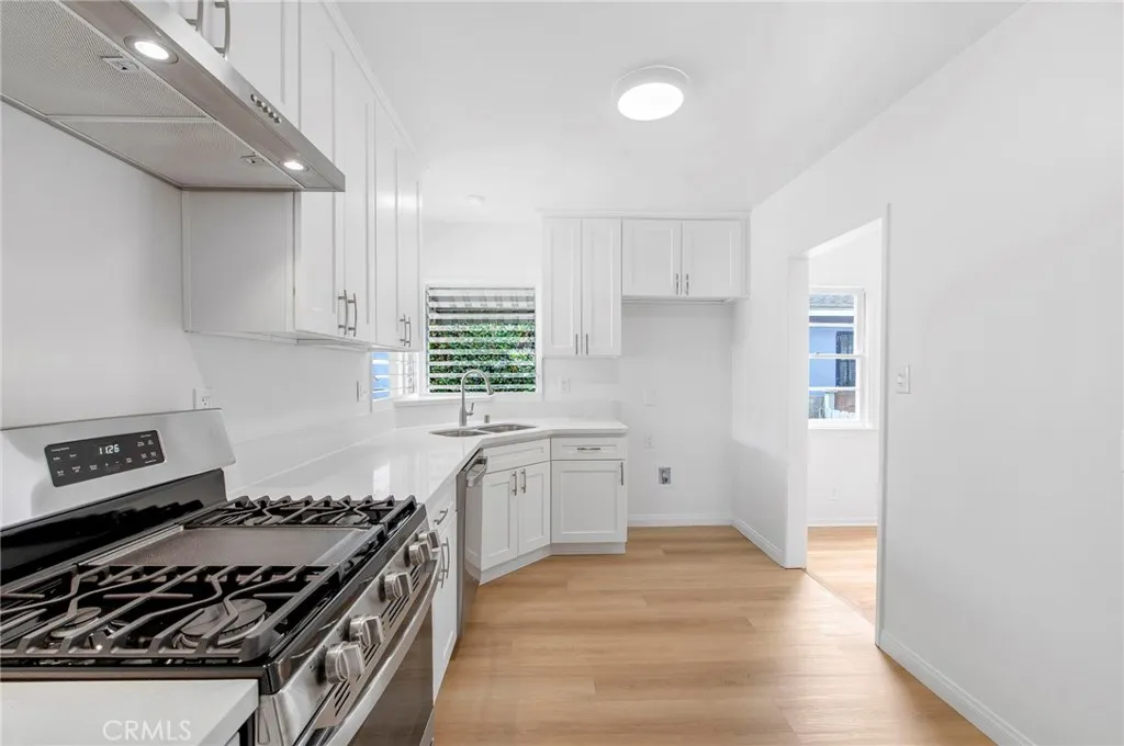 Additional image 10 of 956 S Oak St, Inglewood, CA 90301