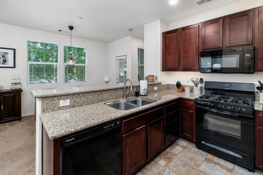 Additional image 17 of 451 Avenida De La Luna, Vista, CA 92083