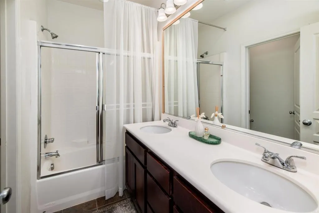 Additional image 52 of 451 Avenida De La Luna, Vista, CA 92083