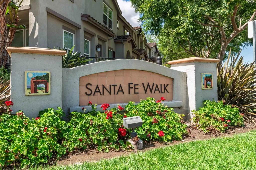 Additional image 30 of 451 Avenida De La Luna, Vista, CA 92083