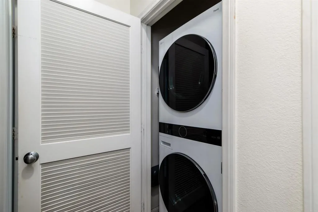 Additional image 49 of 451 Avenida De La Luna, Vista, CA 92083