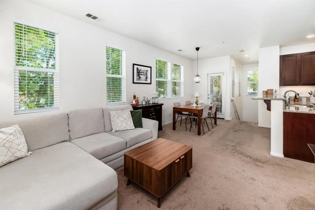 Additional image 8 of 451 Avenida De La Luna, Vista, CA 92083