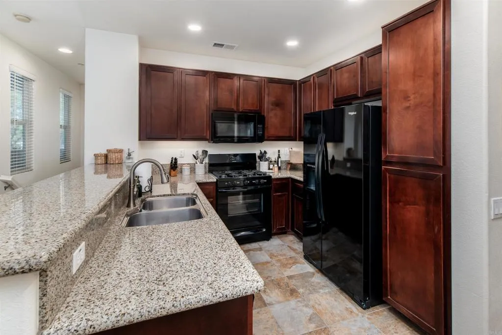 Additional image 45 of 451 Avenida De La Luna, Vista, CA 92083