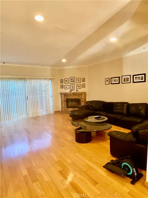 14919 Dickens Street Unit 105, Sherman Oaks, CA MLS: SR25108977