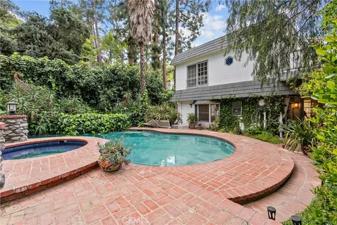 17034 Escalon Drive, Encino, CA MLS: SR25073289
