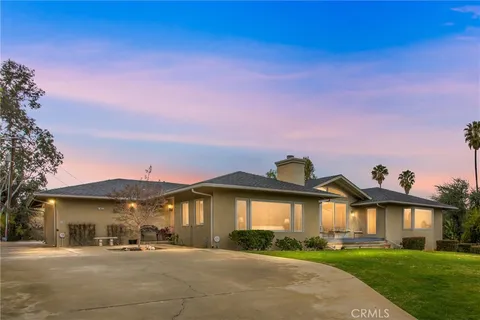 445 W Sunset Drive, Redlands, CA MLS: OC25050065
