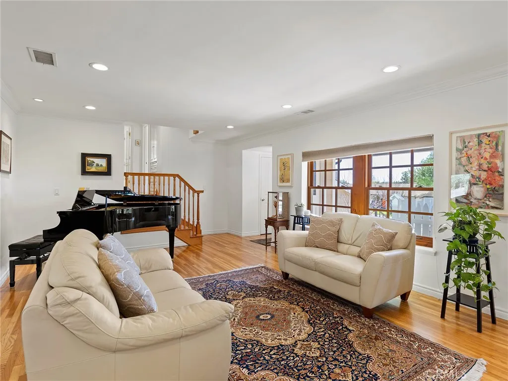 Additional image 18 of 1012 N Sunset Canyon Drive, Burbank, CA 91504