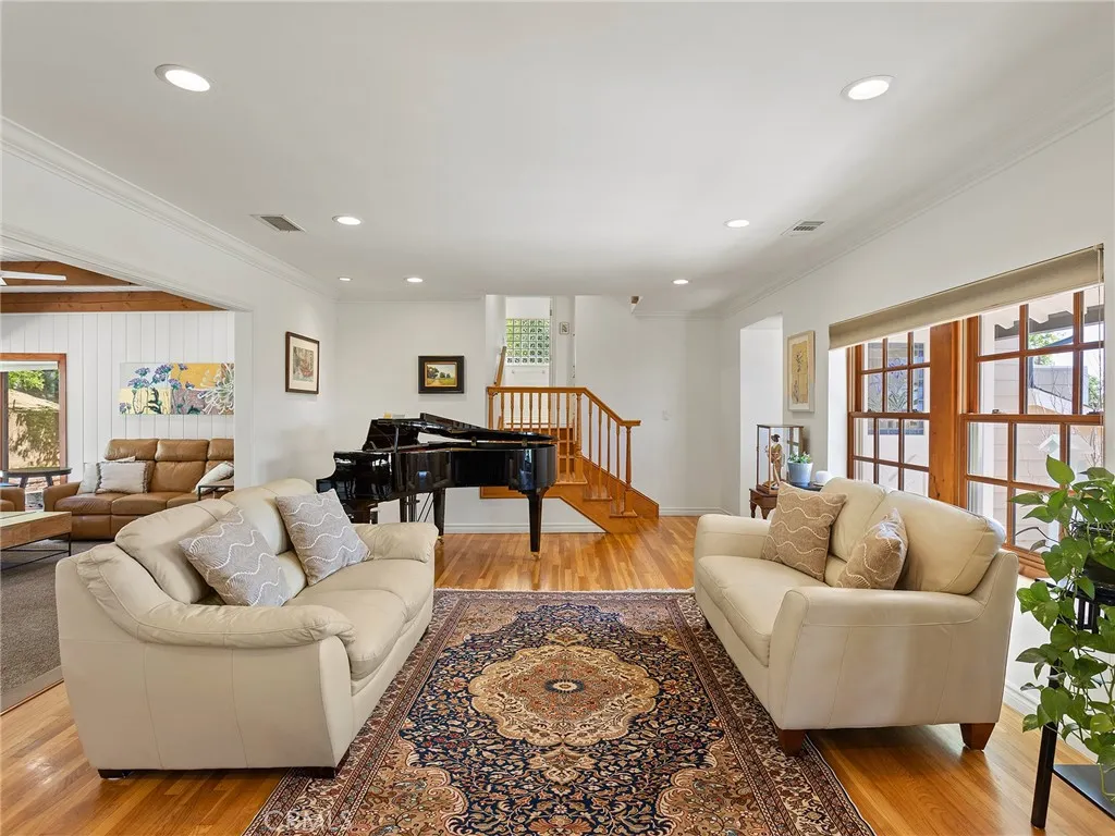 Additional image 17 of 1012 N Sunset Canyon Drive, Burbank, CA 91504