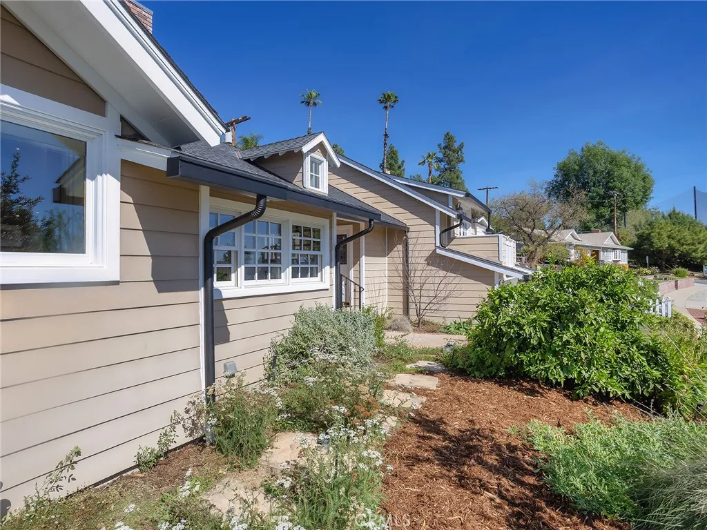 Additional image 135 of 1012 N Sunset Canyon Drive, Burbank, CA 91504