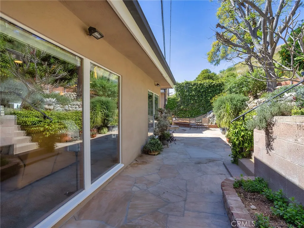 Additional image 120 of 1012 N Sunset Canyon Drive, Burbank, CA 91504