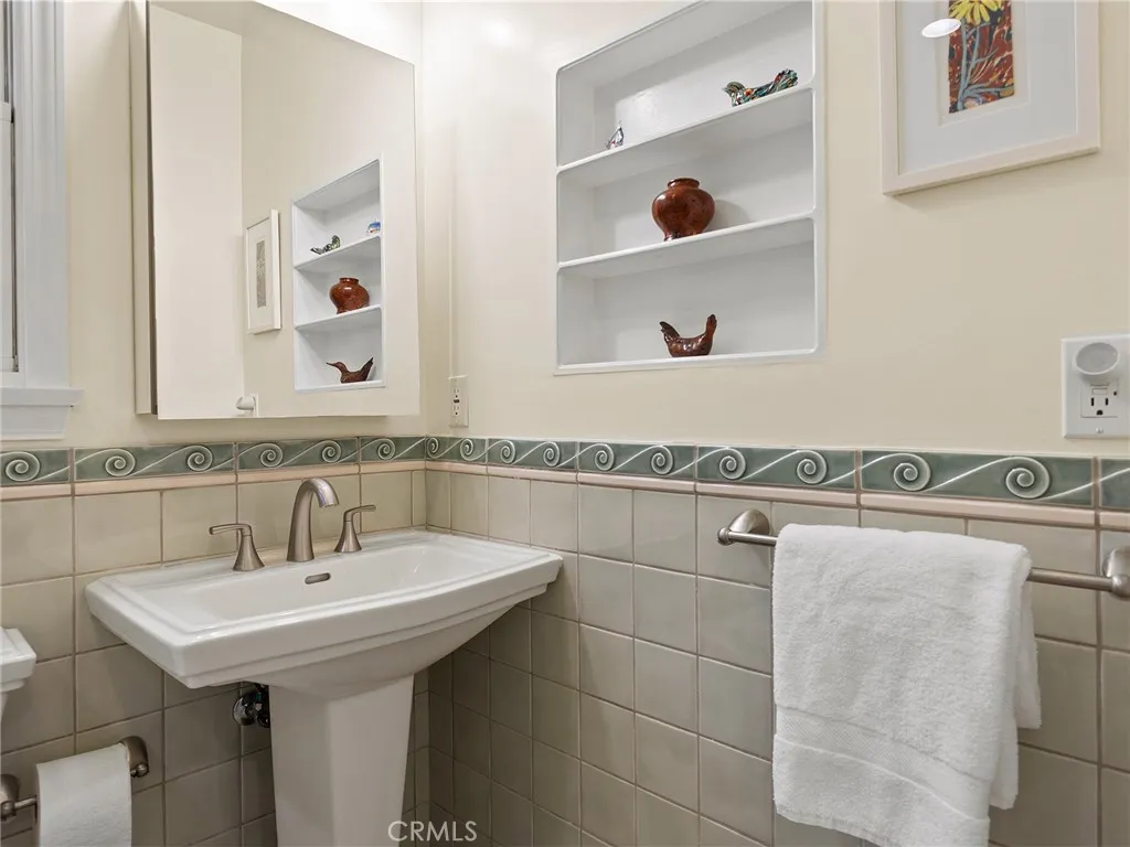 Additional image 39 of 1012 N Sunset Canyon Drive, Burbank, CA 91504