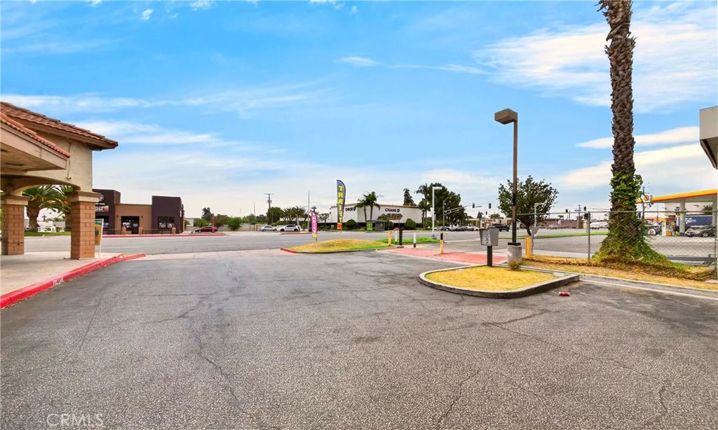 118 E Foothill Blvd, Rialto, CA 92376