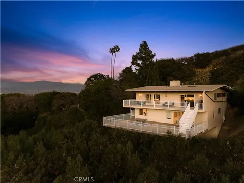 3721 Glenridge Drive, Sherman Oaks, CA MLS: SR25049734