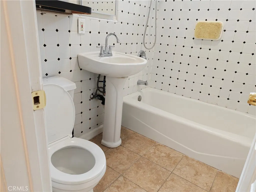 Additional image 31 of 2439 E 15th St, Long Beach, CA 90804