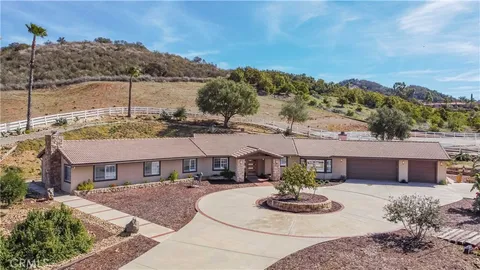 45400 Via Vaquero Rd, Temecula, CA 92590 - MLS#: SW25034918