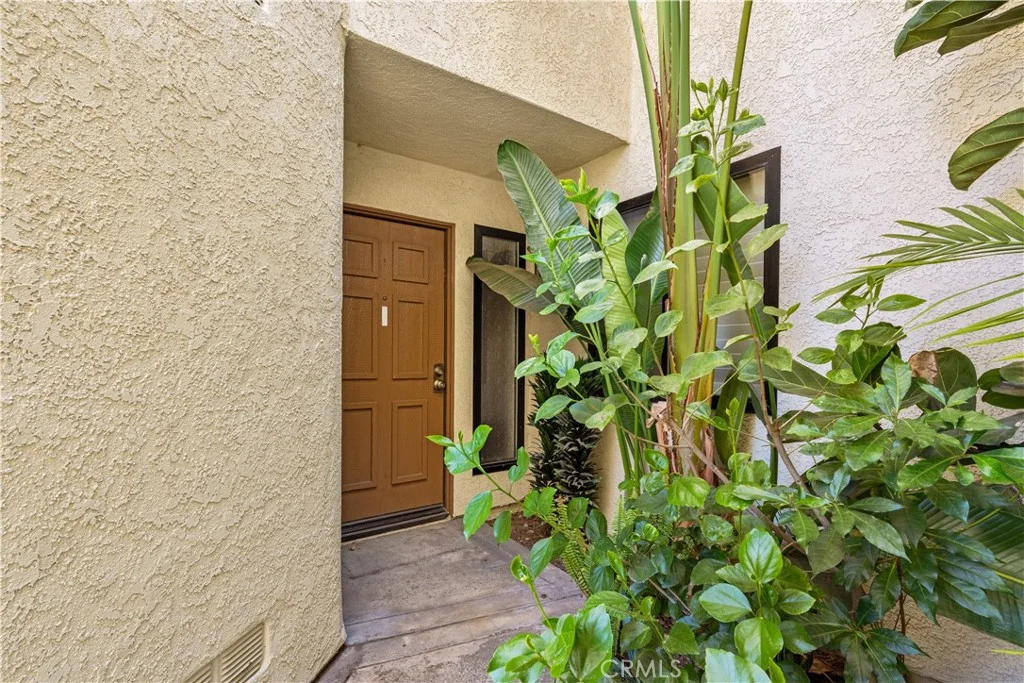 887 Endicott Dr