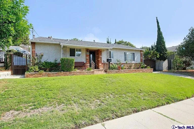 8460 Glencrest Dr  