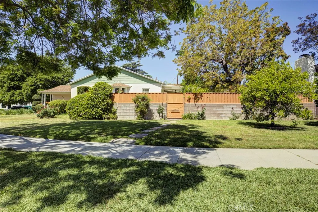 905 Alma Street, Glendale, CA 91202