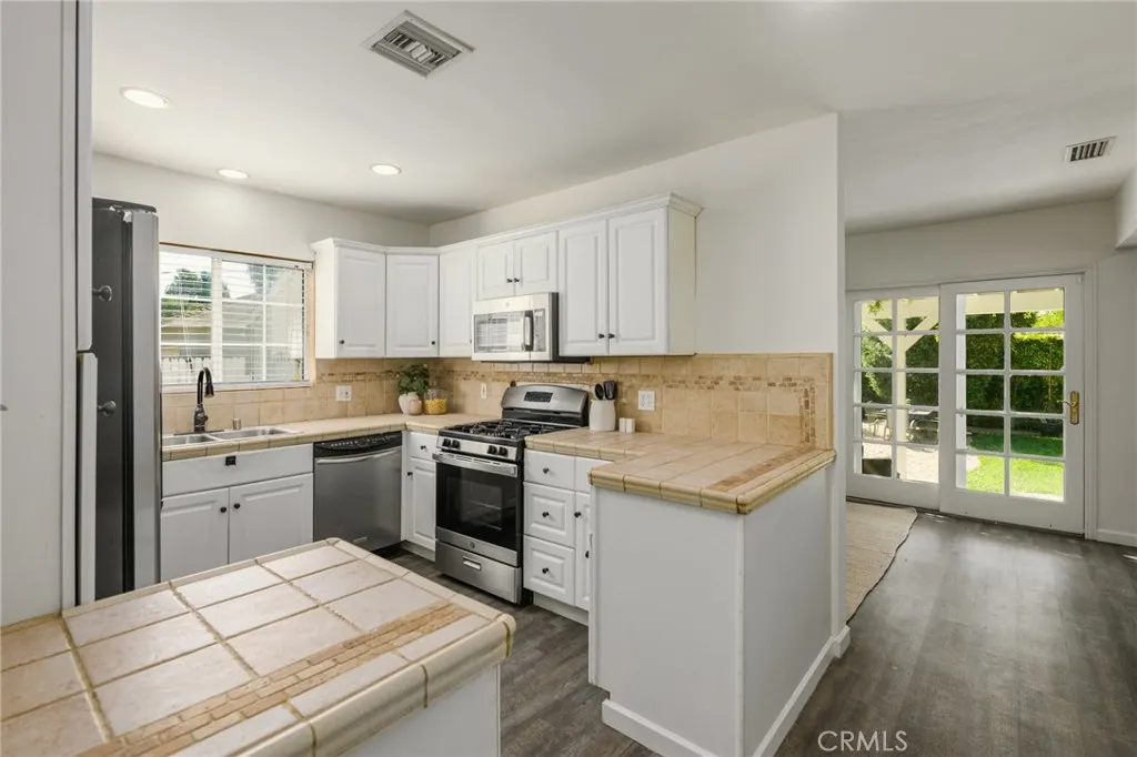 Additional image 42 of 17256 Lemay St, Lake Balboa, CA 91406