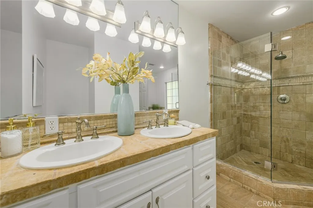 Additional image 16 of 17256 Lemay St, Lake Balboa, CA 91406